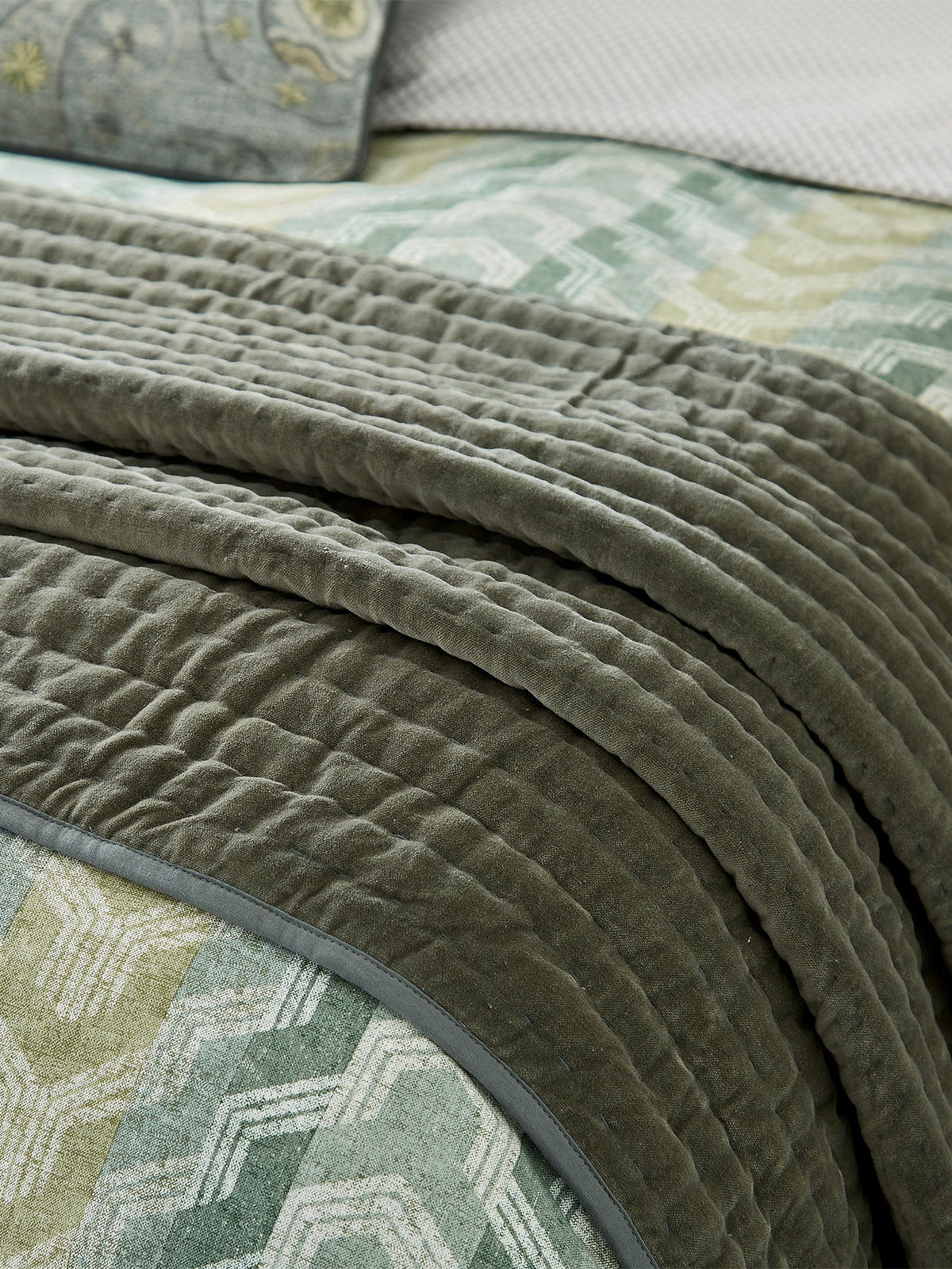 Reya Emira Throw 220 x 200cm Olive