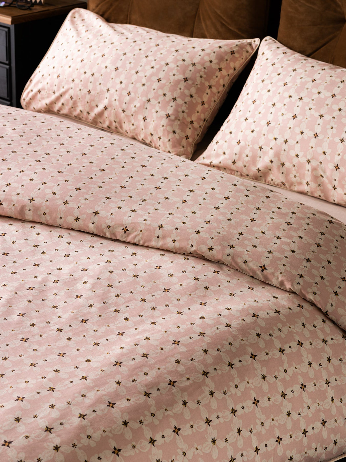 Translucent Daisy Double Duvet Set Pink