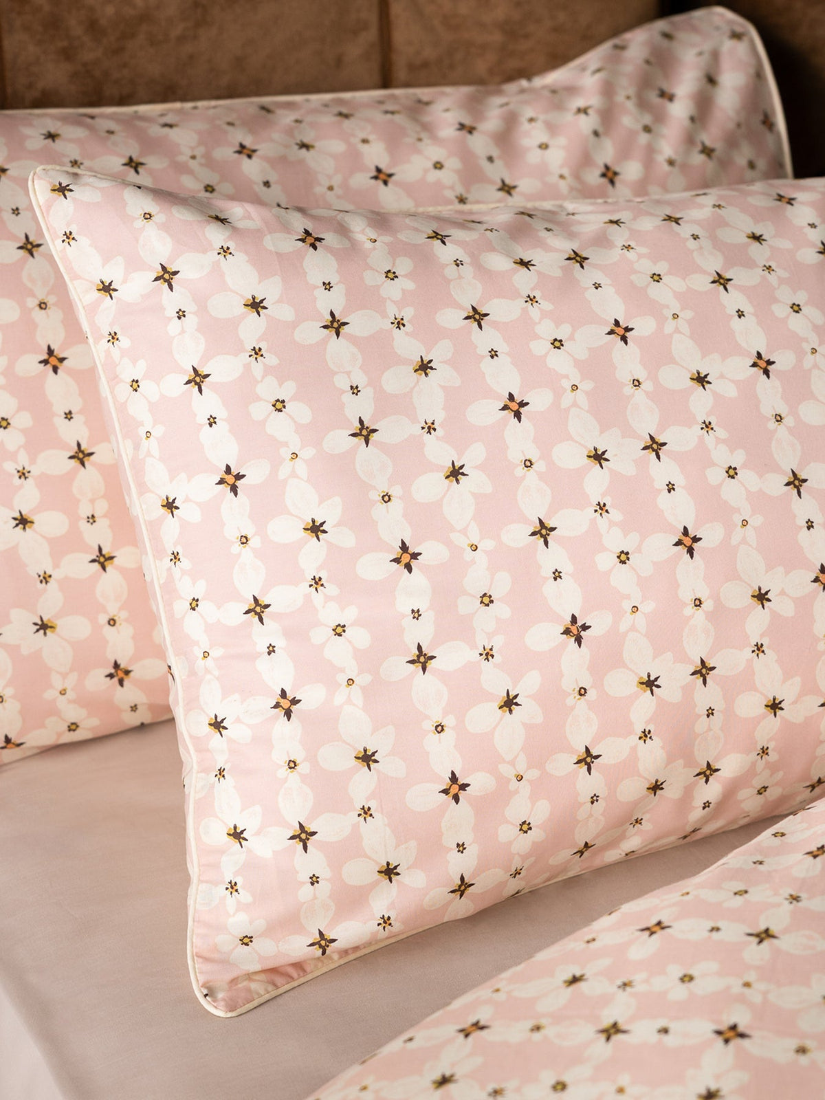 Translucent Daisy Double Duvet Set Pink