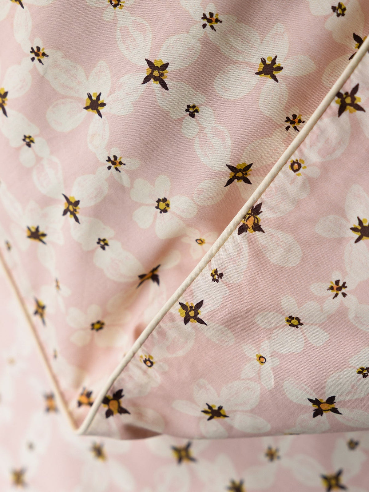 Translucent Daisy Super King Duvet Set Pink
